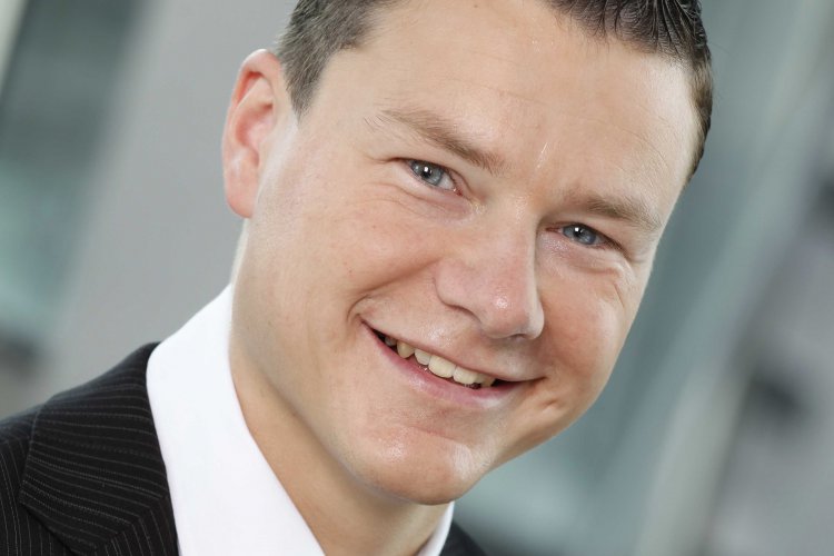 Prreport Thomas Plunnecke Fliegt Mit L Tur